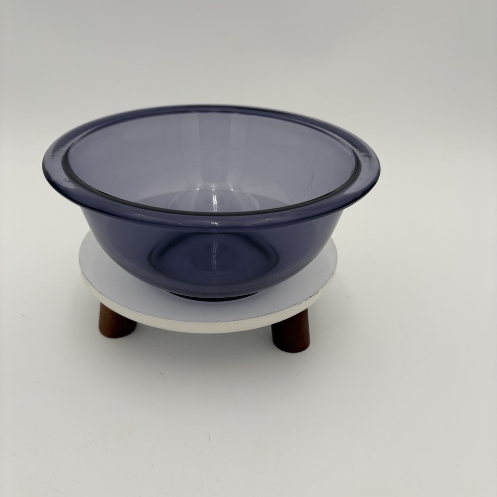 Vintage 3 Cup Purple Amethyst Glass Pyrex Mixing Bowl #322 Made in‎ USA